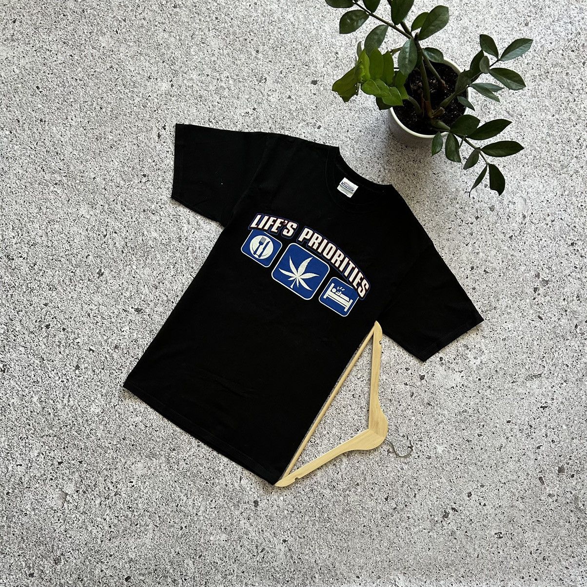 Vintage Vintage 90s Life’s Priorities Narcotic Marihuana T-Shirt Size US M / EU 48-50 / 2 - 1 Thumbnail