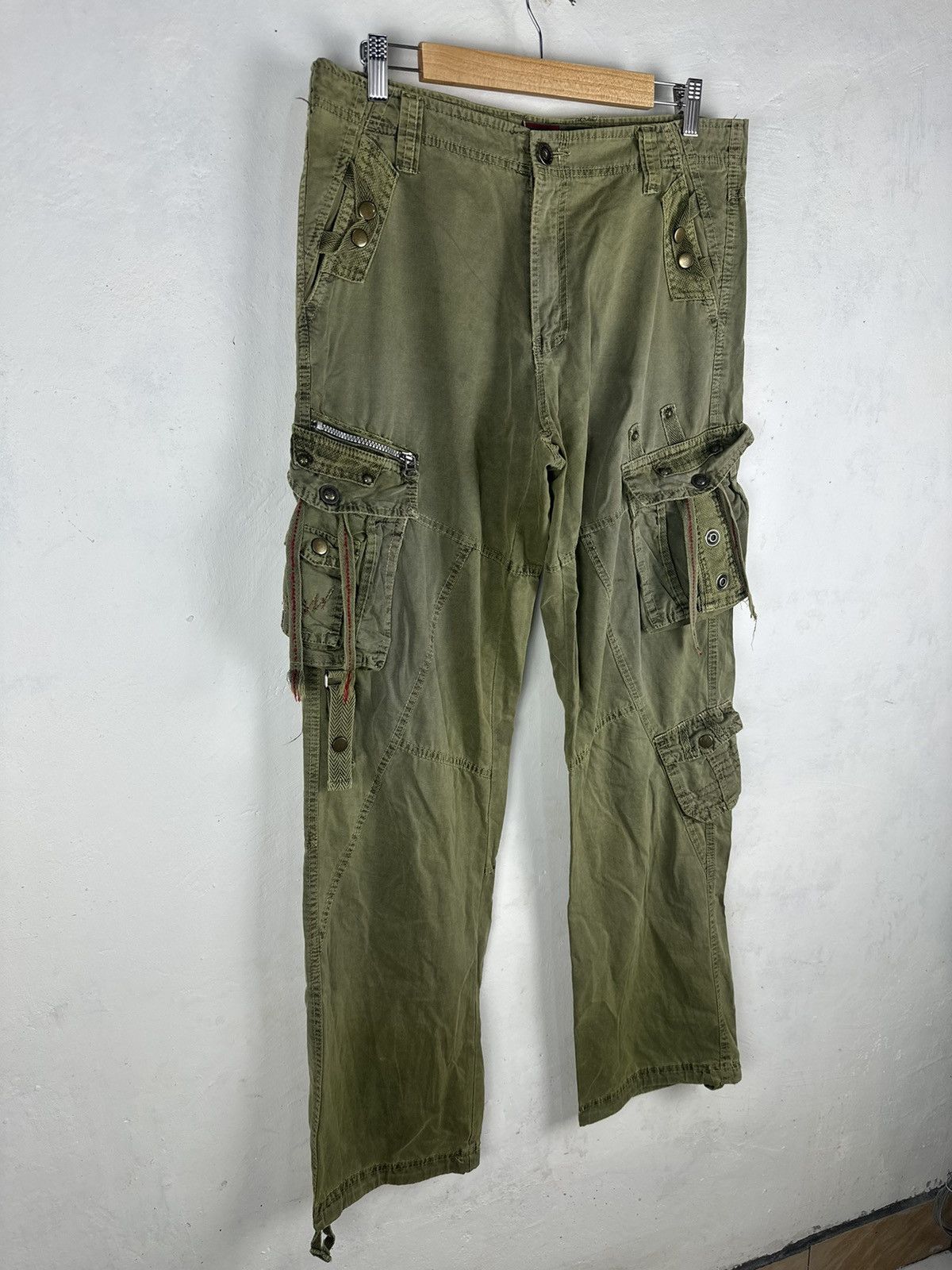 Japanese Brand CARGO PANTS SEDITIONARIES MULITPOCKET STREETWEAR STYLE Size US 33 - 9 Thumbnail