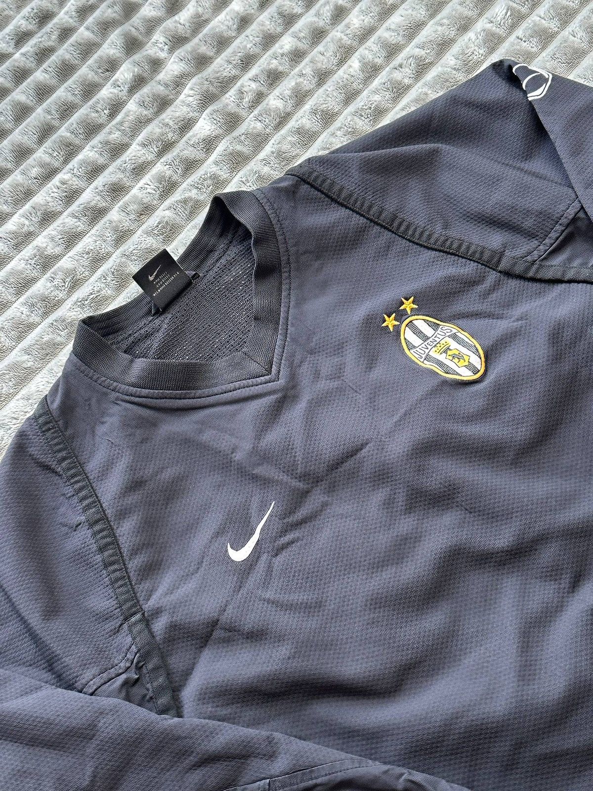 Nike VINTAGE 90s NIKE JUVENTUS NYLON JACKET / CREWNECK Size US L / EU 52-54 / 3 - 5 Thumbnail