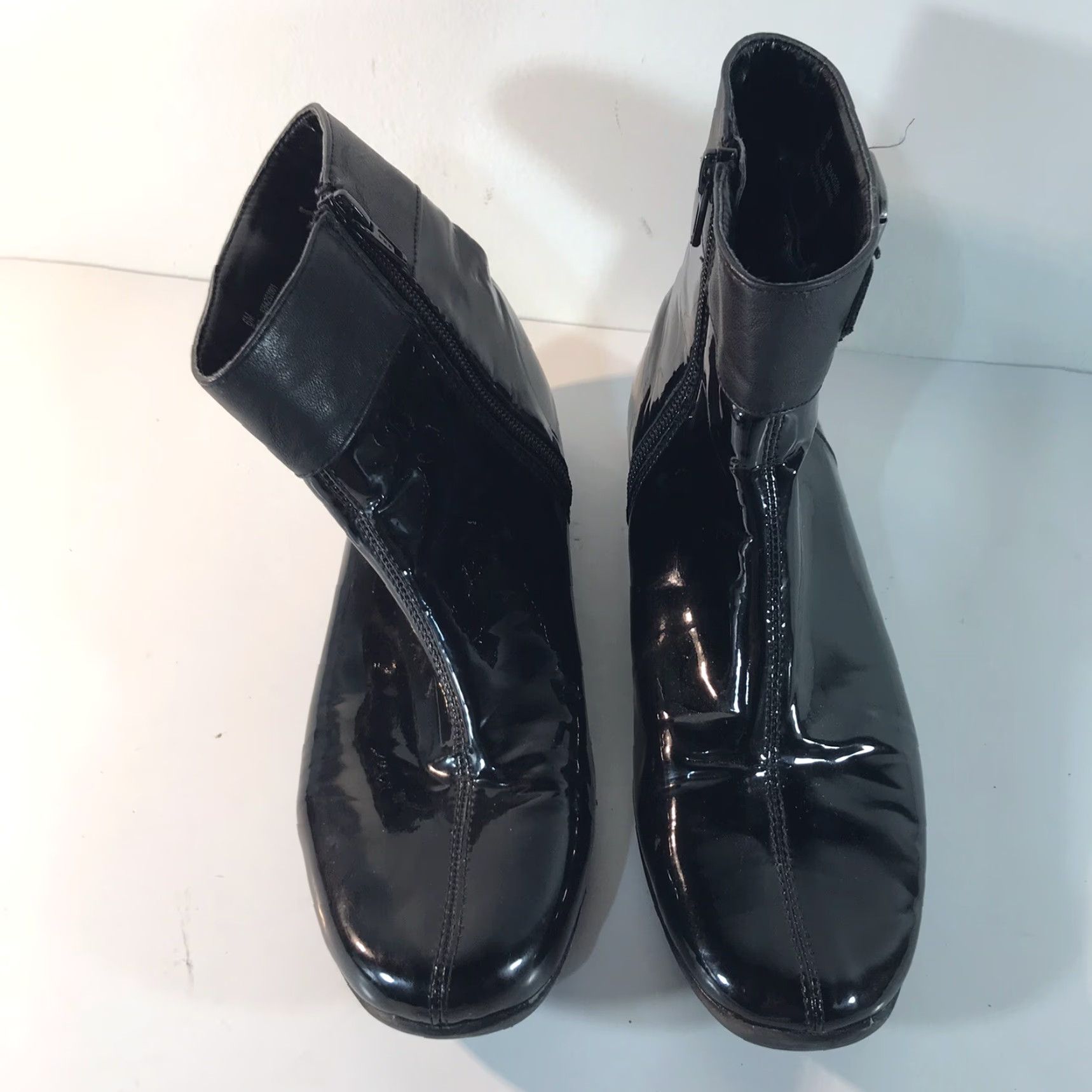 Vintage VINTAGE LifeStride Women’s Ankle Bootie Size 6M Black Faux Leather Flat Heel Casual Winter Fall Size US 6 / IT 36 - 2 Thumbnail