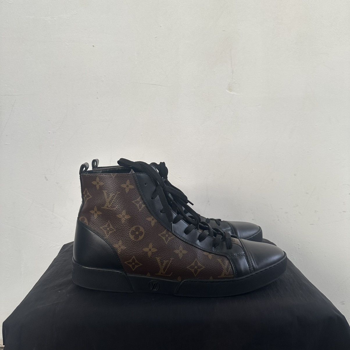 Louis Vuitton LOUIS VUITTON Sneakers Leather LV Monogram Logo Black Men’s Size US 8.5 / EU 41-42 - 1 Thumbnail