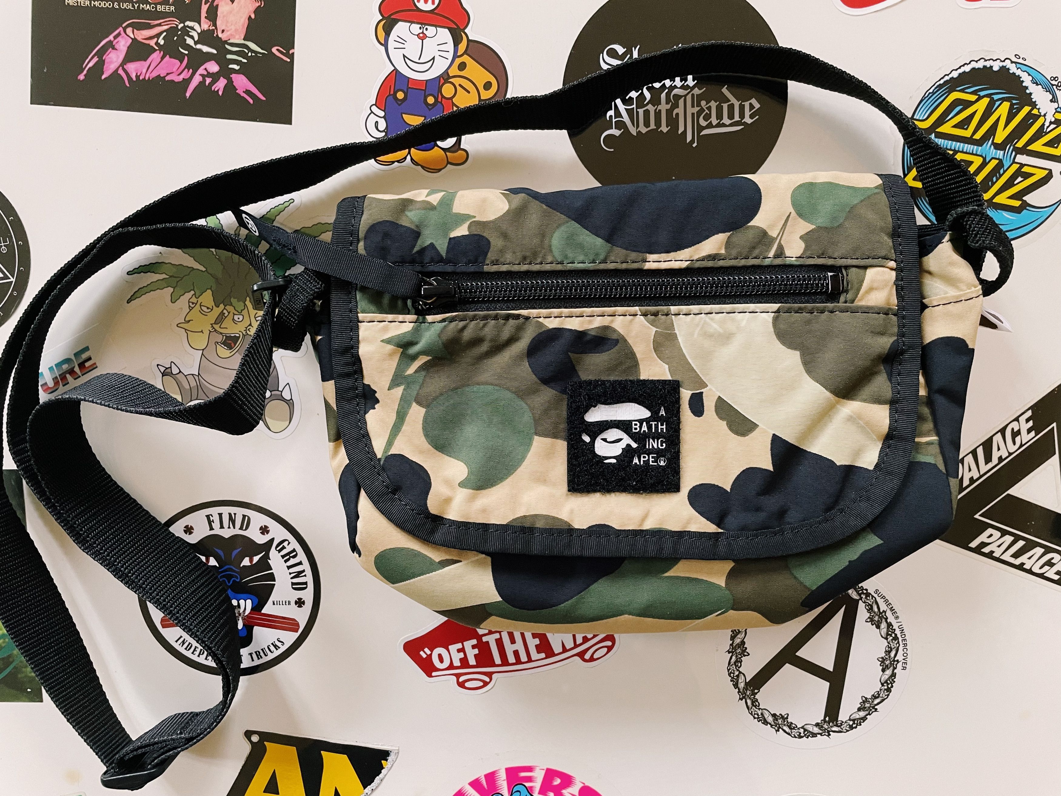 Bape × Kaws Vintage Y2K A Bathing Ape X KAWS Bendy Camo Crossbody Bag Size ONE SIZE - 1 Thumbnail