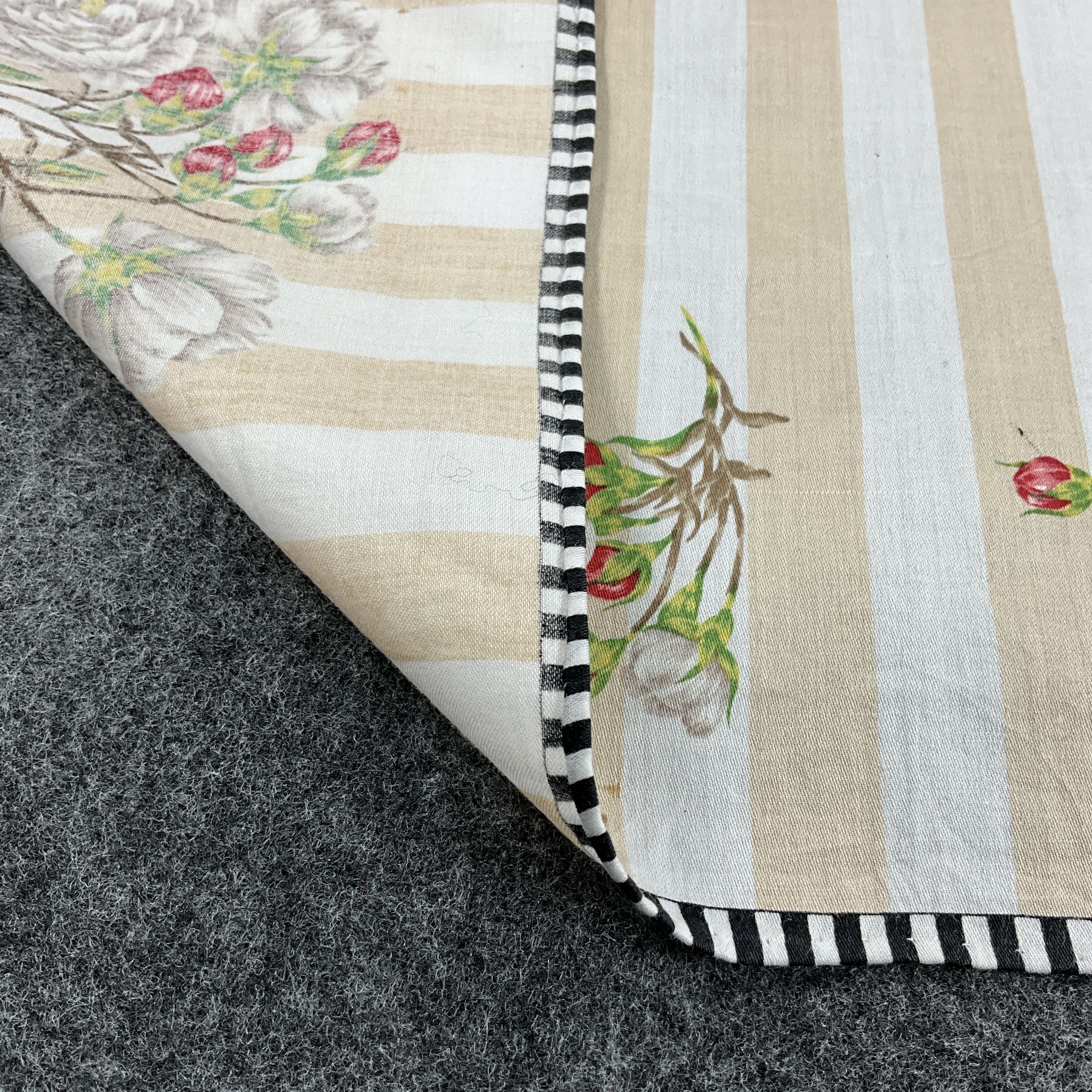 Burberry × Vintage Burberry Floral Handkerchief / Bandana / Neckerchief B062 Size ONE SIZE - 10 Thumbnail