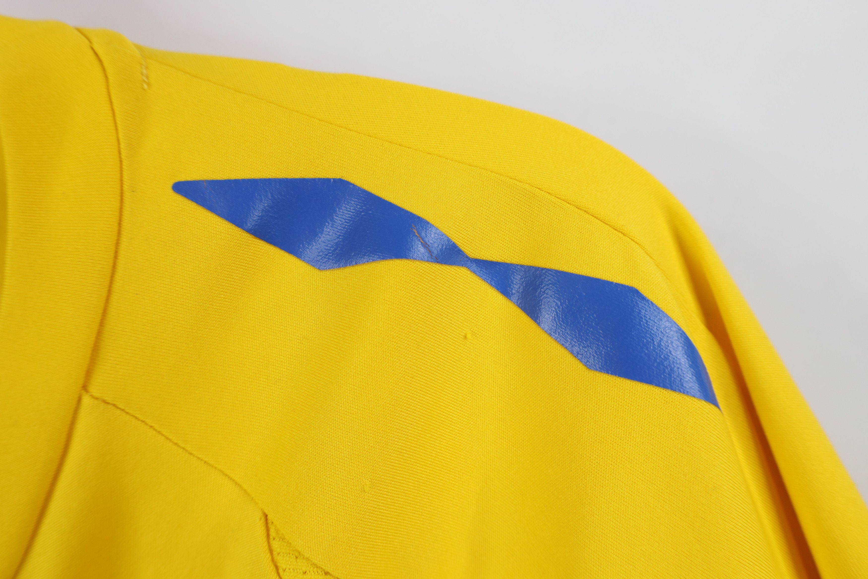 Umbro Vintage Umbro World Cup Training Brasil Soccer Jersey Size US XL / EU 56 / 4 - 5 Thumbnail