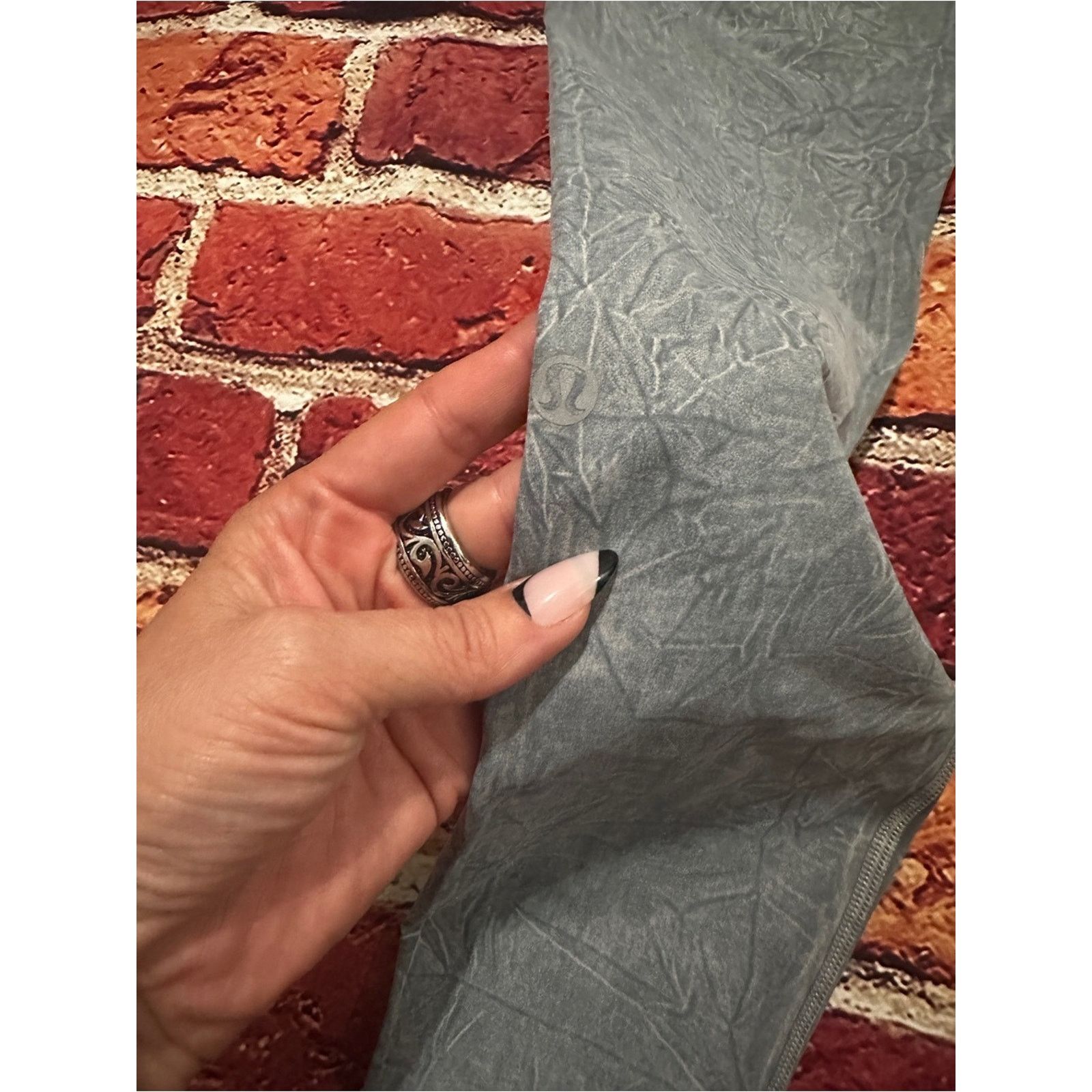 Lululemon Lululemon Fast & Free High-Rise Tights in a grey ice dye Size 27" / US 4 / IT 40 - 10 Thumbnail