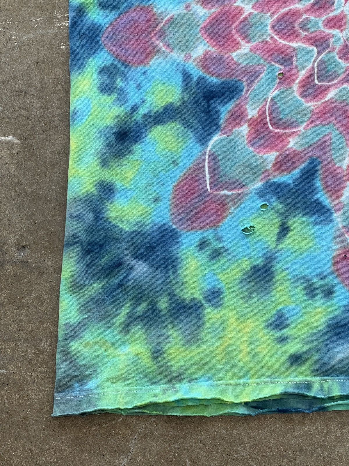 Vintage Vintage 90s Thrashed Heat Spot Tie Dye Patterned Tee 2XL Size US XXL / EU 58 / 5 - 10 Thumbnail
