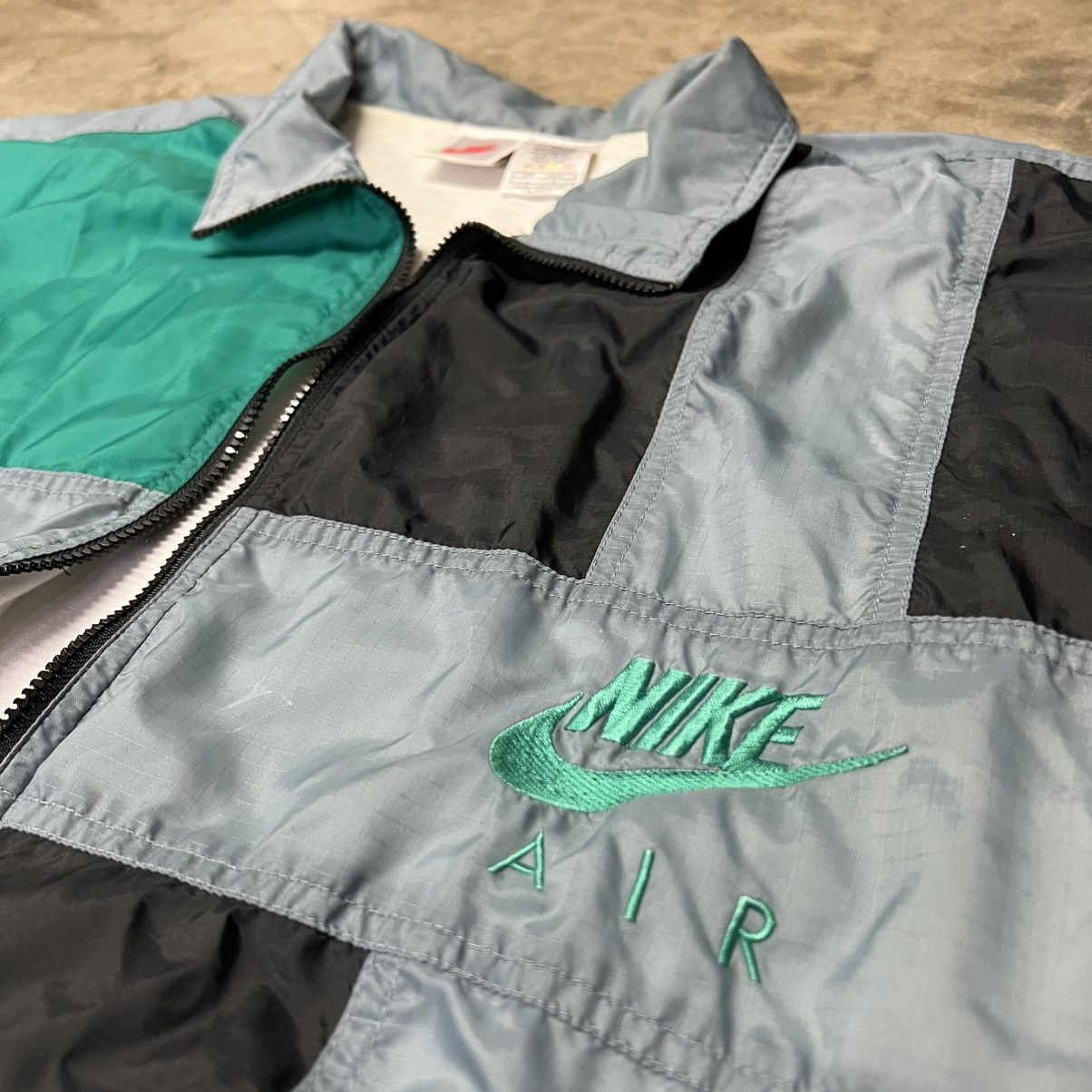Nike × Vintage Vintage 90’s Nike Logo Full-Zip Windbreaker Jacket Size US L / EU 52-54 / 3 - 4 Thumbnail