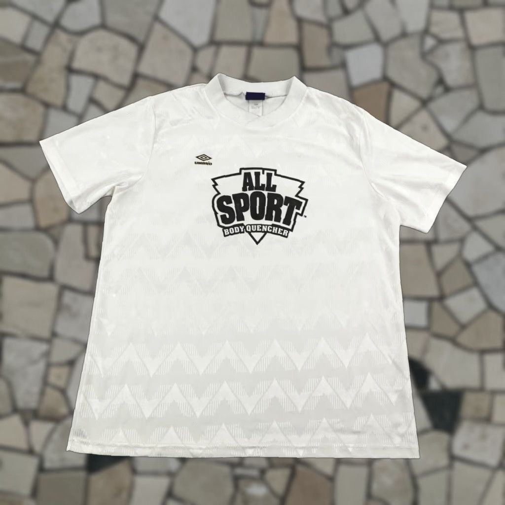 Umbro VINTAGE Umbro Shirt Mens XL White Soccer Jersey #21 90s USA Shiny Silky Satin Graphic Print Crew Neck Short Sleeve Pullover Jersey Mens) Size US XL / EU 56 / 4 - 1 Thumbnail
