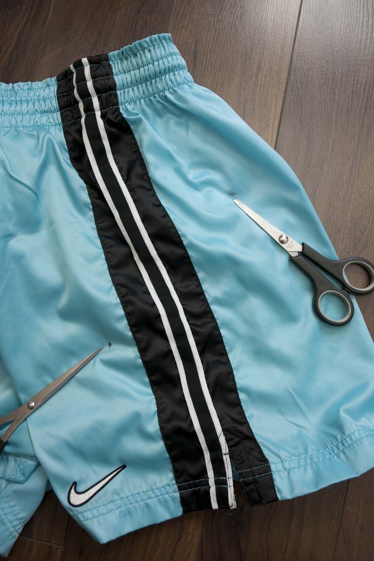 Nike × Vintage Nike Shorts Vintage Shiny Size L /35 Blue Size US 35 - 5 Thumbnail