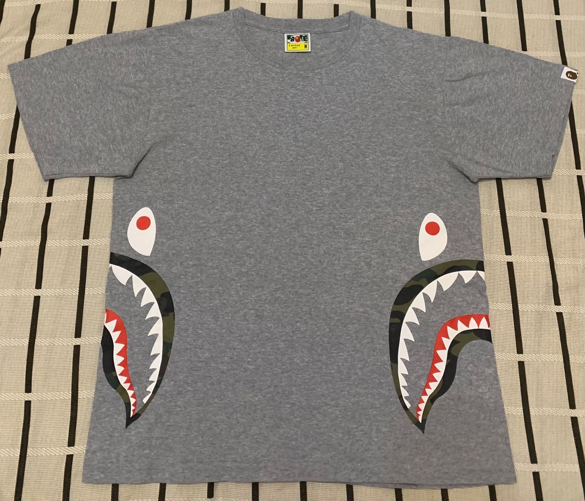 Bape Bape Shark Camo Green T-Shirt M Men Size US M / EU 48-50 / 2 - 1 Thumbnail