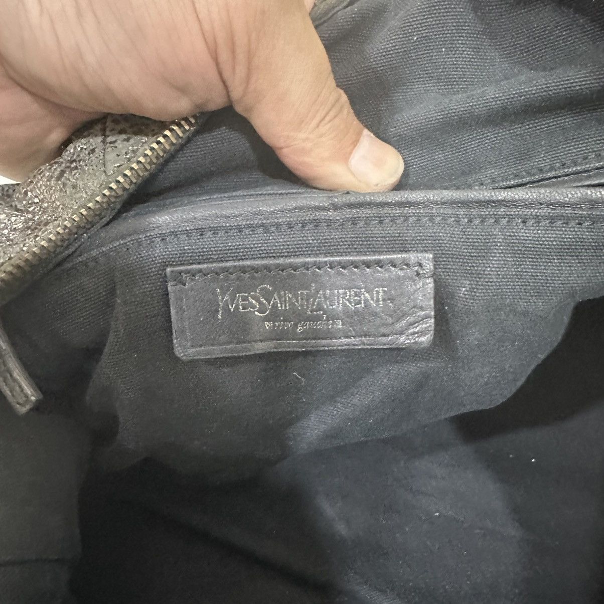 Yves Saint Laurent ‼️LASTDROP‼️ YVES SAINT LAURENT SHEARLING LOCKIT Y LOGOBAG YSL Size ONE SIZE - 10 Thumbnail