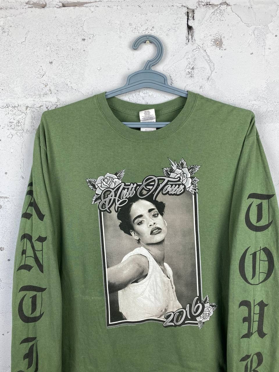 Band Tees Rihanna anti tour European Promo Tee tShirt 2016 Size US L / EU 52-54 / 3 - 2 Thumbnail
