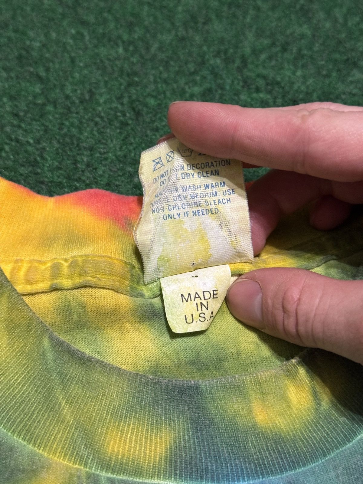 Vintage Vintage 90s Tie Dye Hippie Retro Spiral Lrg Pocket T Shirt Size US L / EU 52-54 / 3 - 5 Thumbnail