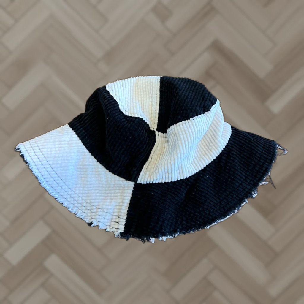 Urban Outfitters VINTAGE Urban Outfitters BDG Women's Bucket Hat Corduroy Cream And Black Size ONE SIZE - 1 Thumbnail