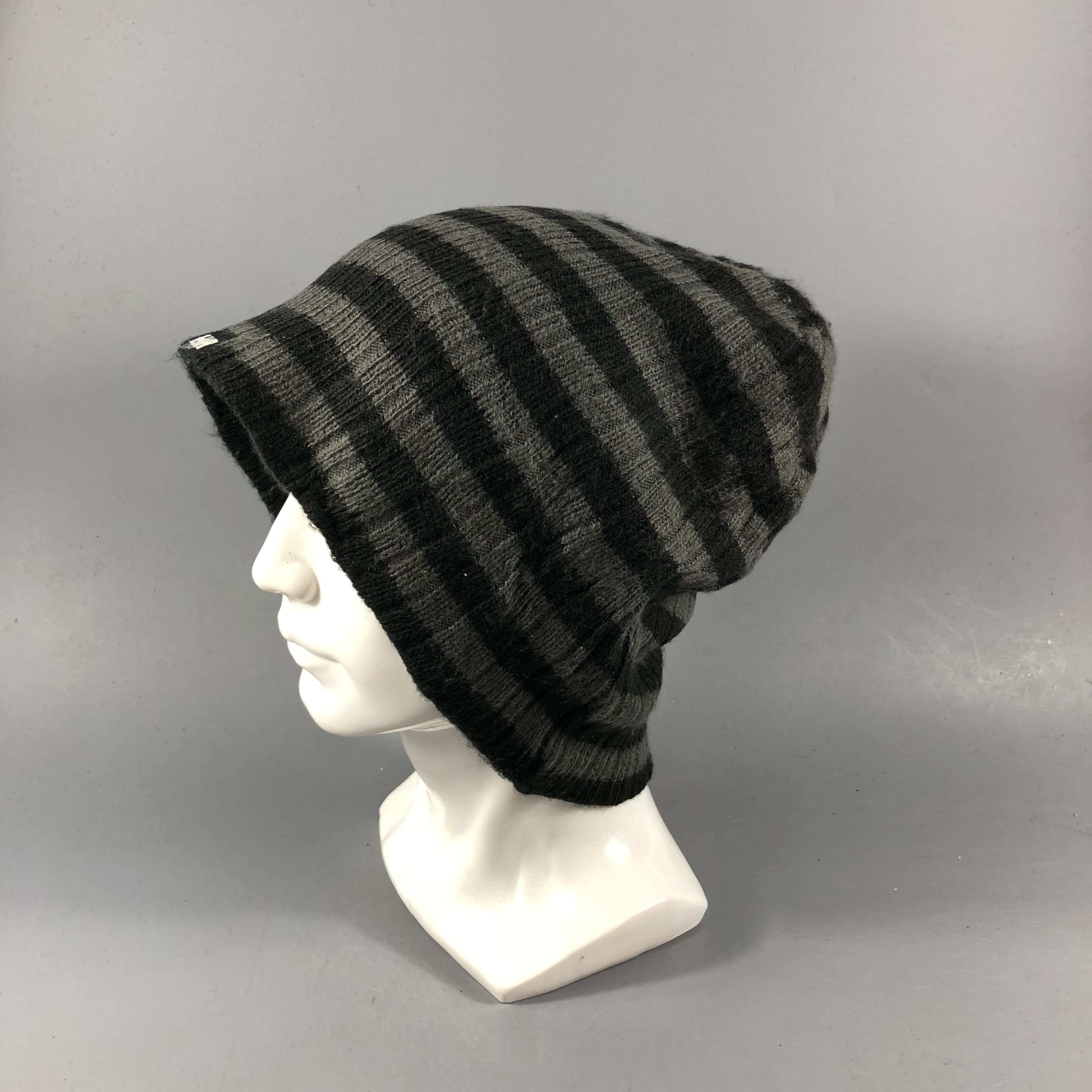 Helly Hansen Helly Hansen Slouchy Striped Beanie Snowcap Snow Hat B851 Size ONE SIZE - 1 Thumbnail