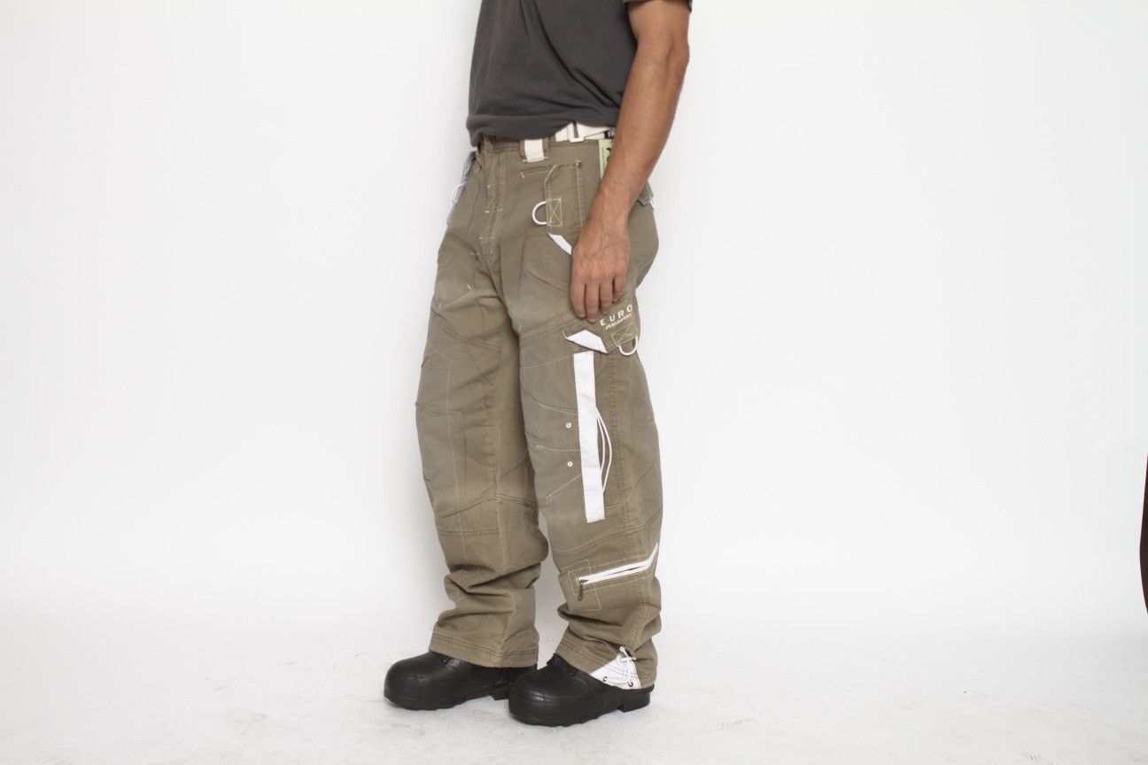 Vintage OLIVE GREEN AND WHITE TECHNICAL CARGO POCKET PANTS BY EURO Size US 32 / EU 48 - 1 Thumbnail