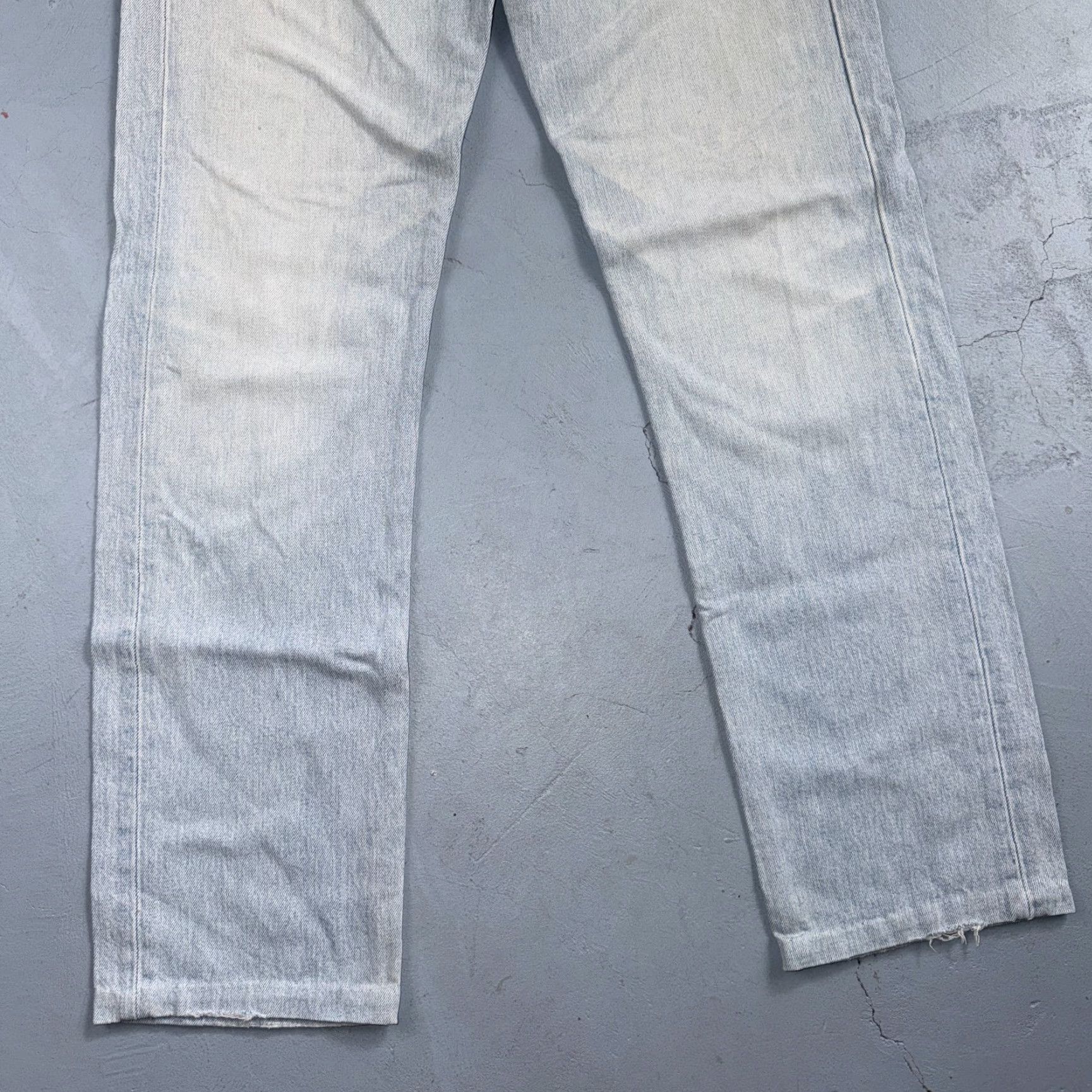 Levi's VINTAGE Levis 501 Jeans 90s XX Y2K Straight Leg Blue Light Wash 33x36 Act 31x32 Men Size US 33 - 3 Thumbnail