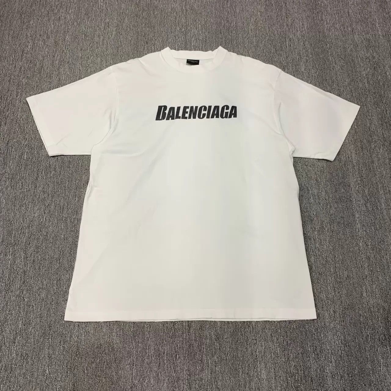 Balenciaga Balenciaga White Distressed Logo SS Tee XXS 95 New Size US XXS / EU 40 - 1 Thumbnail