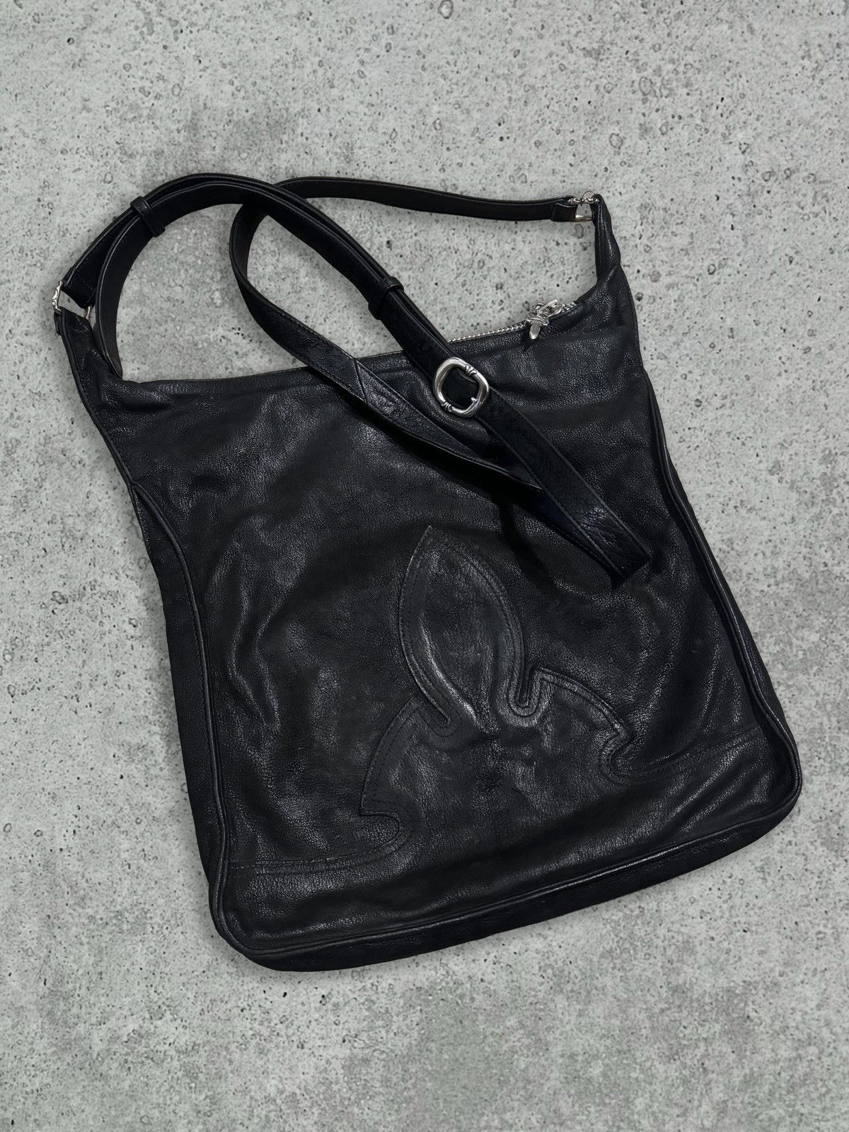 Chrome Hearts Chrome Hearts Fleur Gunslinger Cracked Leather Shoulder Bag Size ONE SIZE - 1 Thumbnail