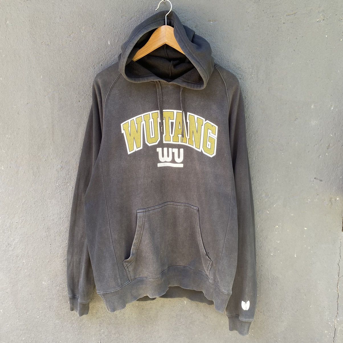 Thrashed Faded Vintage Y2K Wutang Hip Hop Group Hoodie