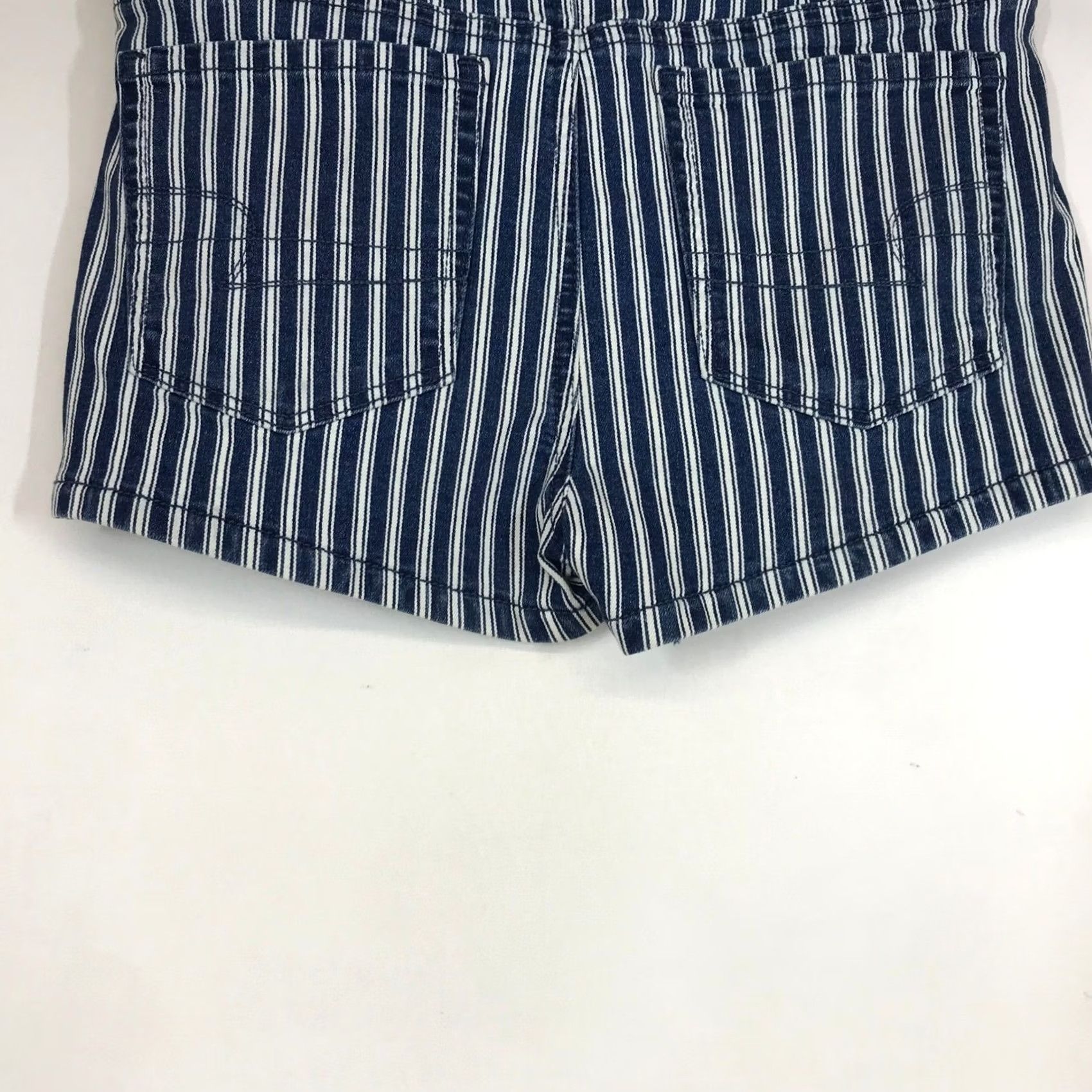 American Eagle Outfitters VINTAGE? No. American Eagle Outfitters Hi Rise Shortie Striped Denim Shorts Women Size 4 Size 27" / US 4 / IT 40 - 6 Thumbnail