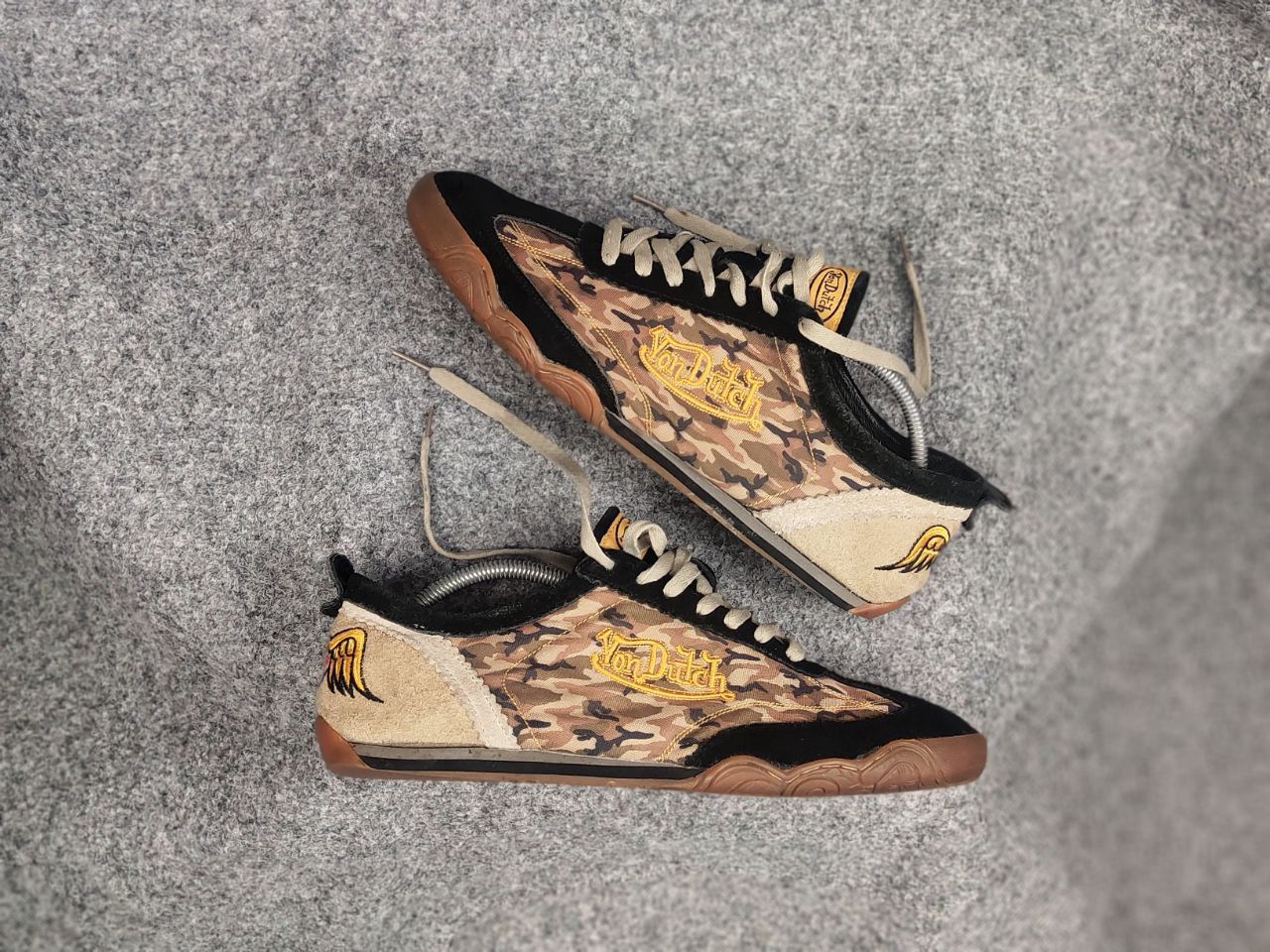 Von Dutch メンズスニーカー 2000年代、Y2Kファッションの代表走者