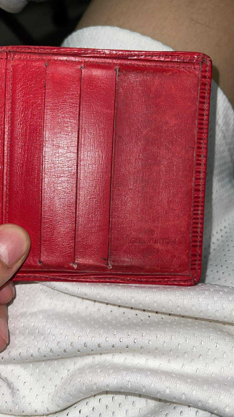 Louis Vuitton LOUIS VUITTON EPI BIFOLD WALLET Size ONE SIZE - 1 Thumbnail