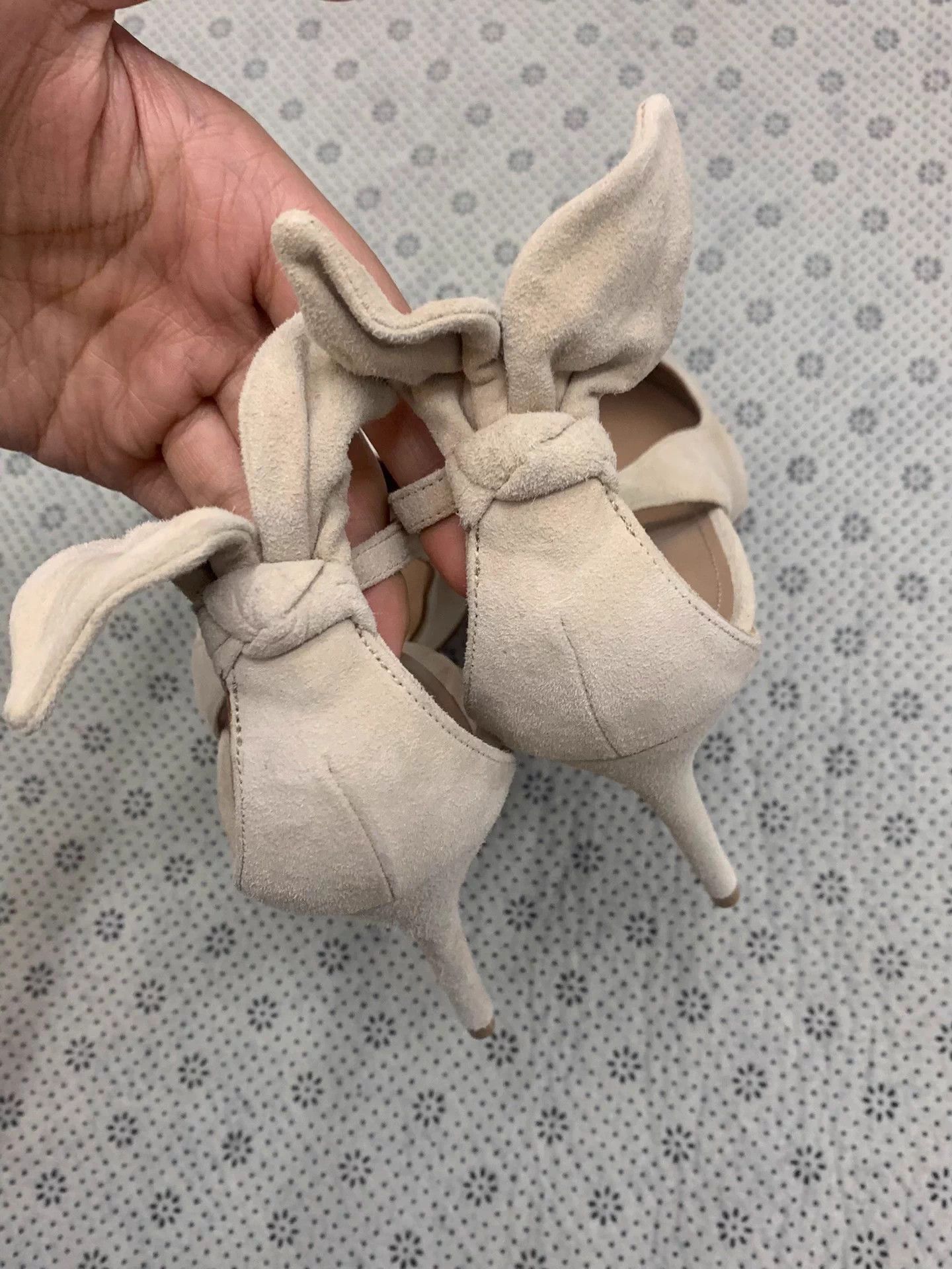 Aquazzura Aquazzura Gold Pineapple Bow Suede Heels US38.5 Worn Size US 8 / IT 38 - 3 Thumbnail