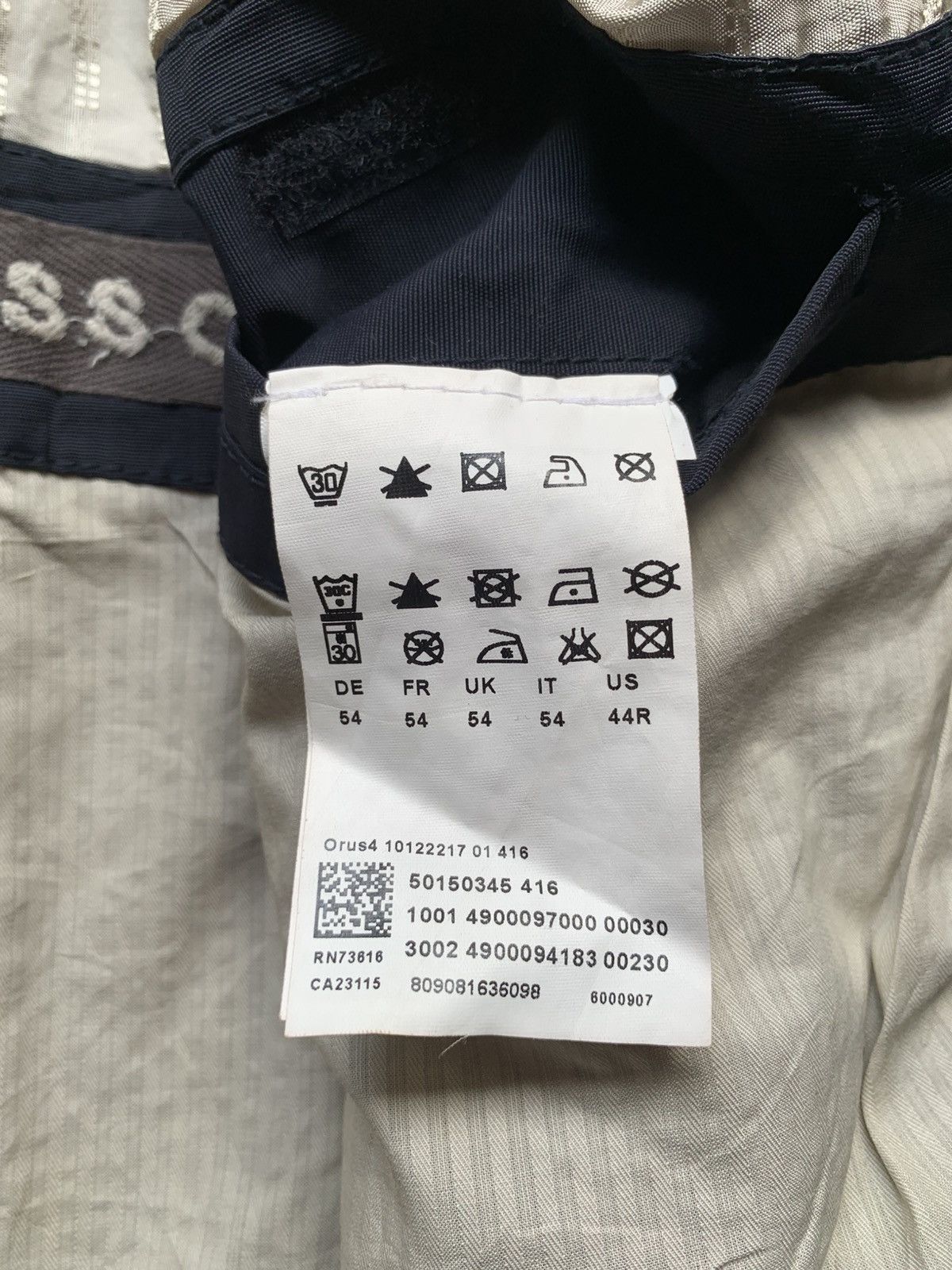 Hugo Boss Hugo boss neck strap jacket Size US L / EU 52-54 / 3 - 11 Thumbnail