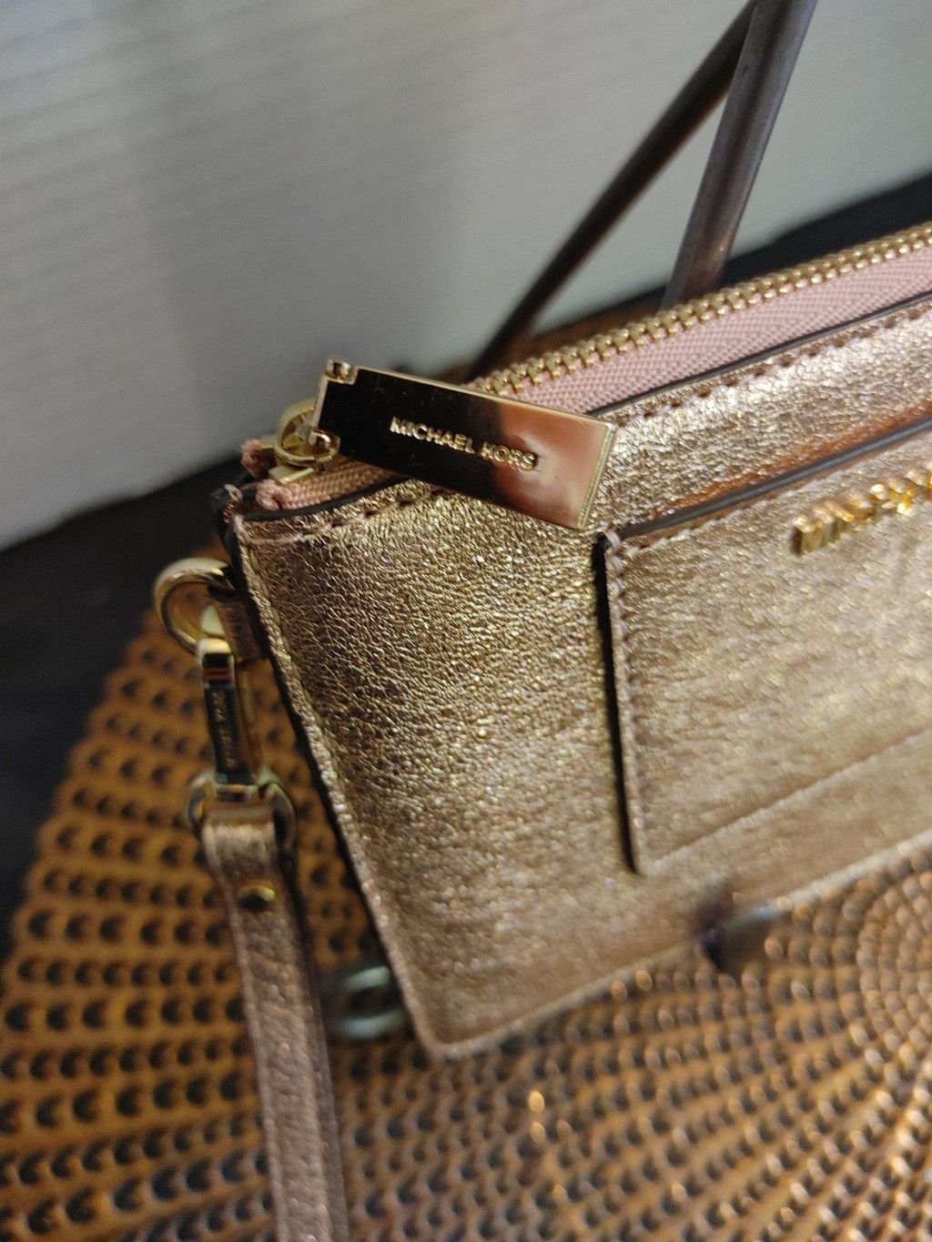 Michael Kors Michael Kors Metallic Leather Gusset Pocket Wristlet NWOT Size ONE SIZE - 2 Thumbnail