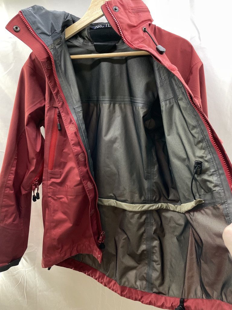 Arc'teryx ARCTERYX Theta AR 2003 Sangria Red Vintage Gore Tex Jacket Size US S / EU 44-46 / 1 - 20 Thumbnail