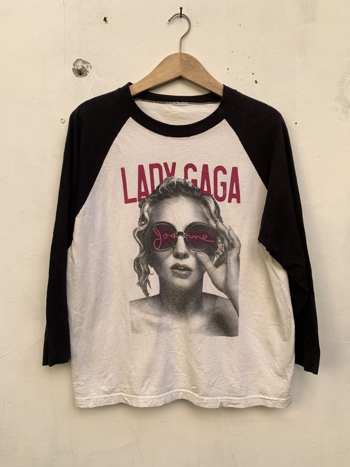 Other Lady gaga joanne world tour 2017 raglan Size US L / EU 52-54 / 3 - 1 Thumbnail