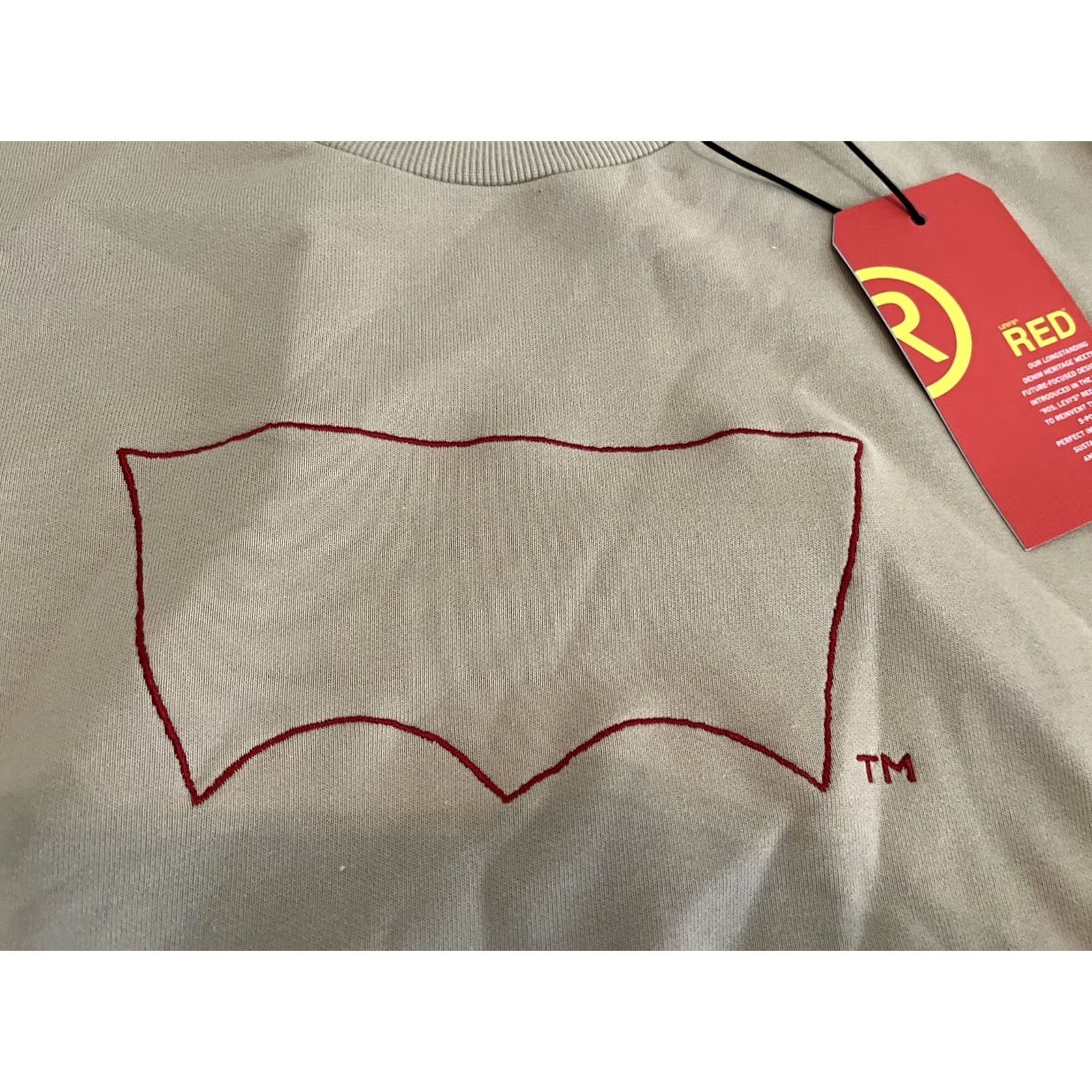 Levi's VINTAGE Levi's Red Graphic Crewneck Oversized Pullover Sweater Beige Womens M NWT Size M / US 6-8 / IT 42-44 - 4 Thumbnail