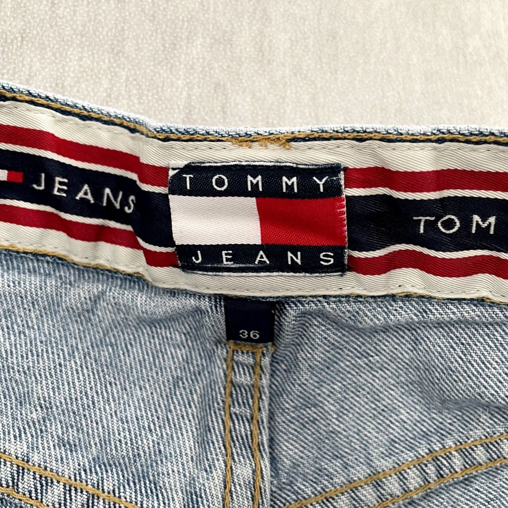 Tommy Hilfiger VINTAGE Tommy Hilfiger Shorts Denim Blue 36 Jeans Short Men 5-Pocket Design Casual Streetwear Y2K Size US 36 / EU 52 - 5 Thumbnail