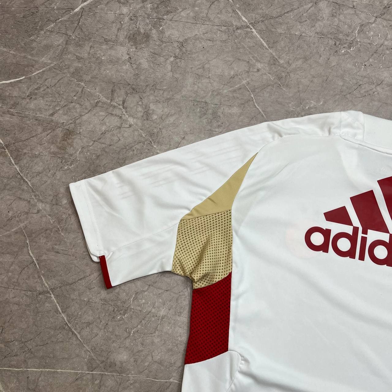 Adidas Vintage Adidas 2011/2012 Bayern Munich Football T-Shirt Size US L / EU 52-54 / 3 - 12 Thumbnail