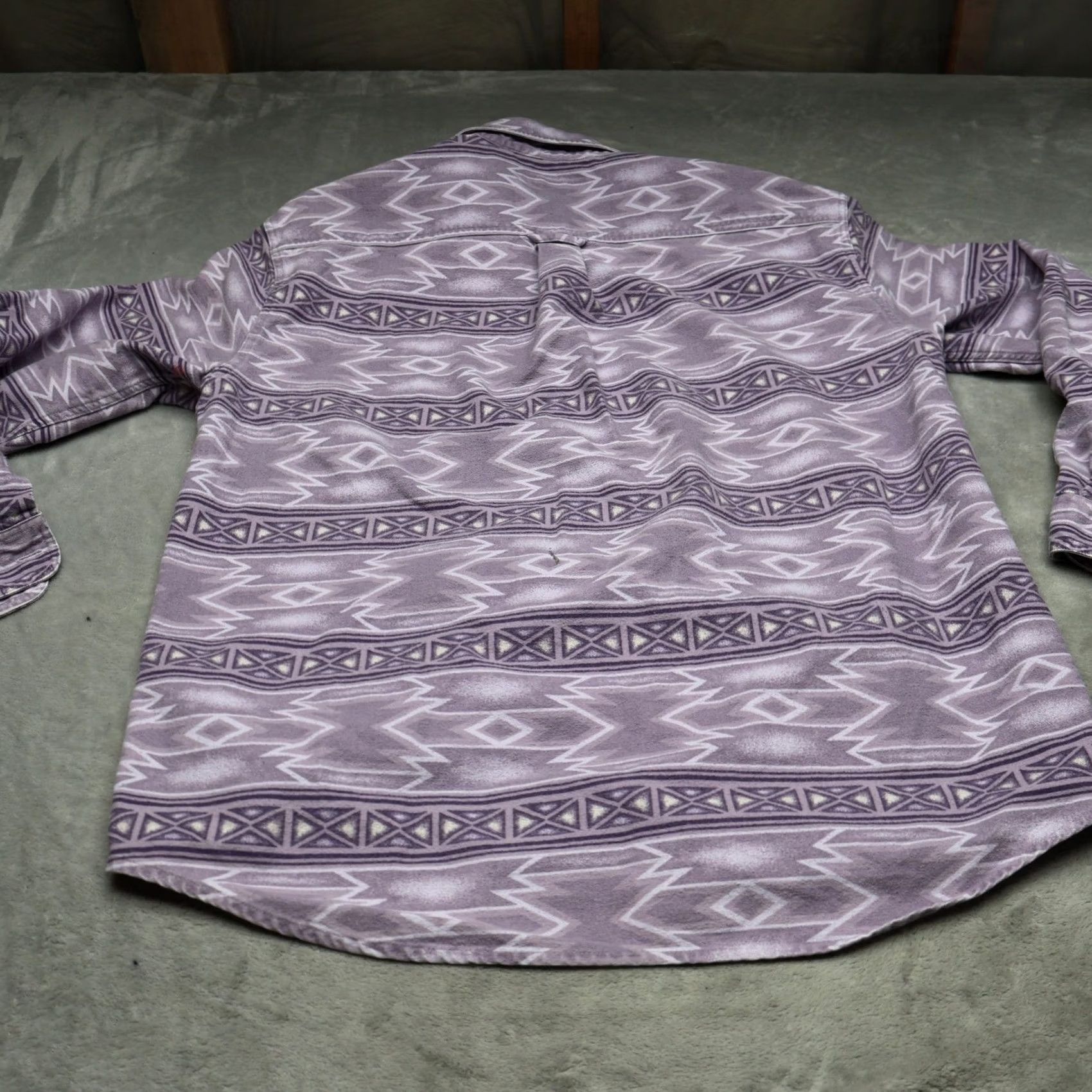 Vintage Cabela's Shirt Women Medium Purple Flannel Southwestern Geometric Button Up Casual Size M / US 6-8 / IT 42-44 - 6 Thumbnail