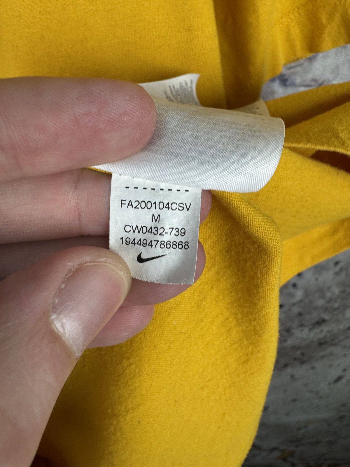Nike Men’s Nike T-Shirt Yellow Big Logo Streetwear Size Medium Size US M / EU 48-50 / 2 - 8 Thumbnail