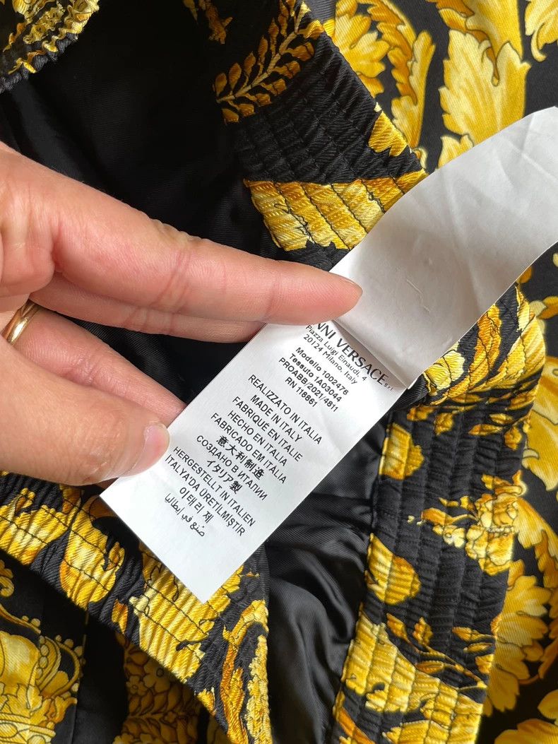 Versace Versace Printed knee-length silk silk shorts Size US 32 / EU 48 - 9 Thumbnail
