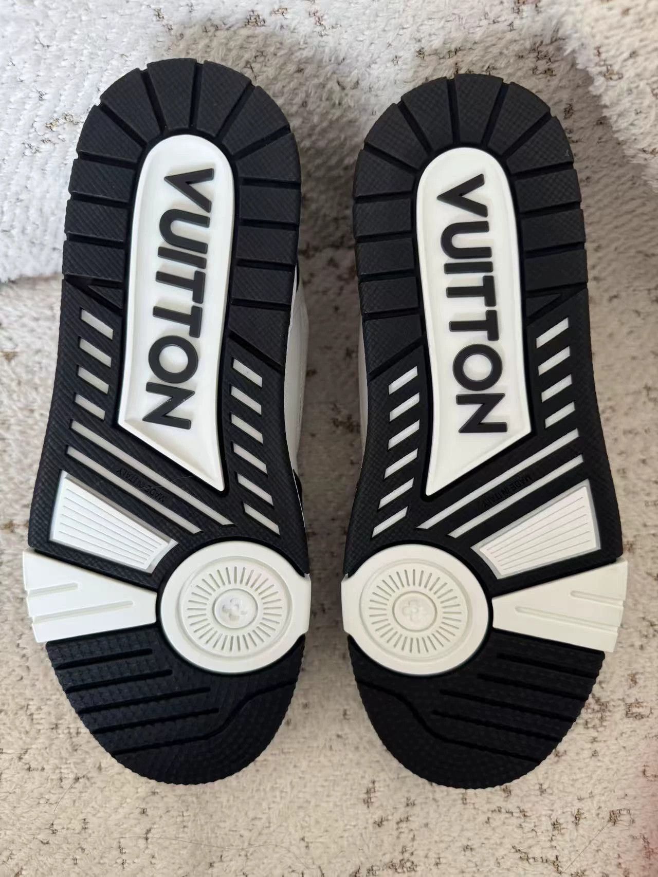 Louis Vuitton Louis Vuitton Trainer 38 Velcro New Size US 7.5 / IT 37.5 - 3 Thumbnail