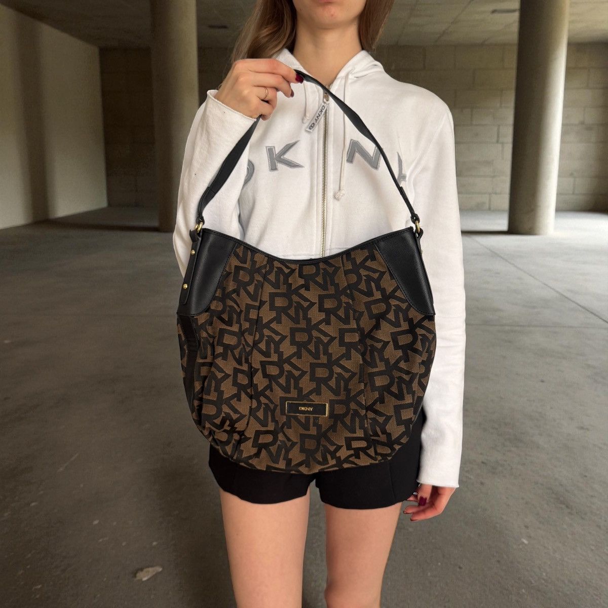 DKNY DKNY Vintage Y2K Glam Monogram Shoulder Bag Size ONE SIZE - 1 Thumbnail