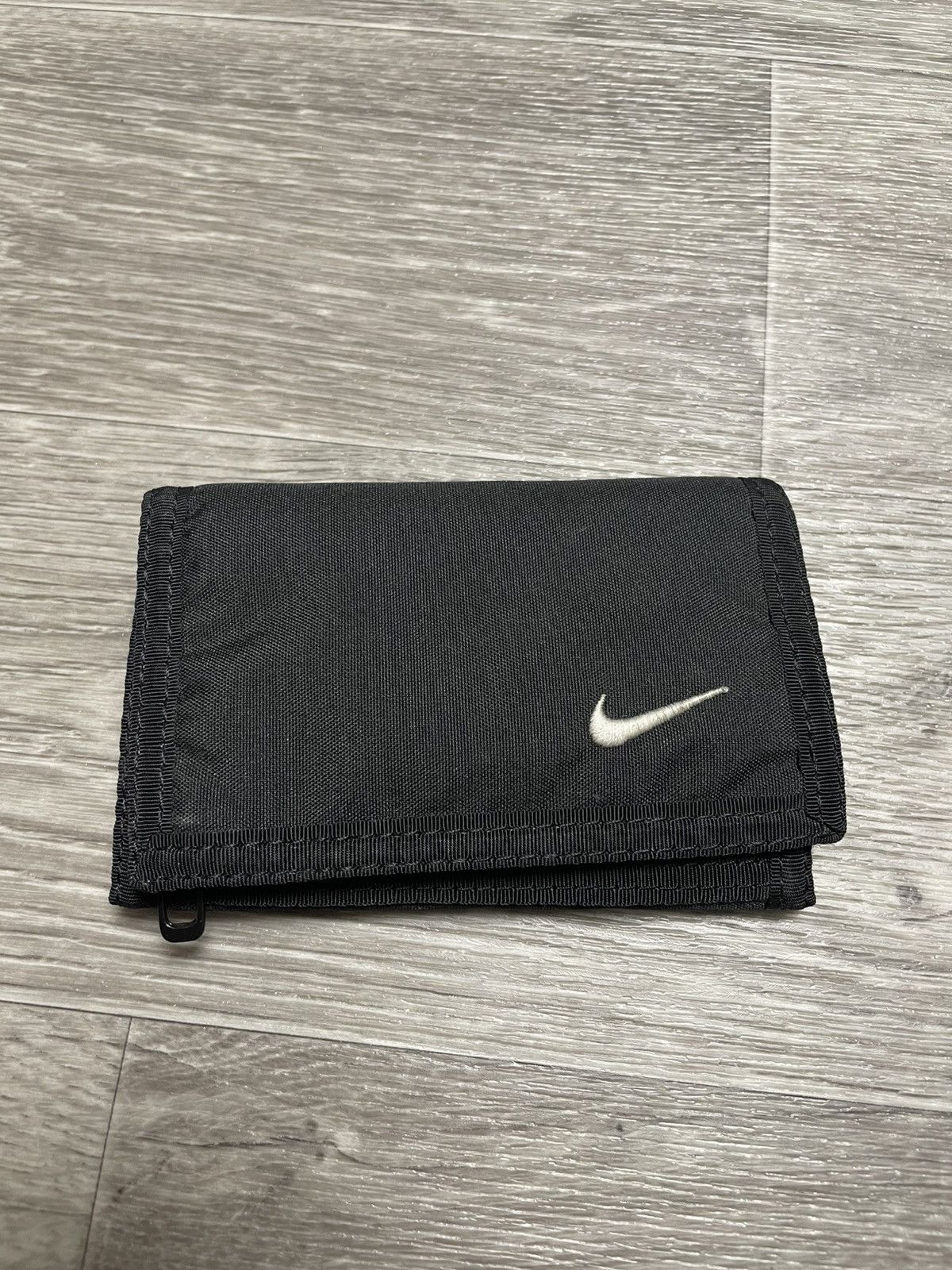 Nike Nike Wallet Swoosh Bifold Card Holder Coin Zip Purse Black Size ONE SIZE - 1 Thumbnail