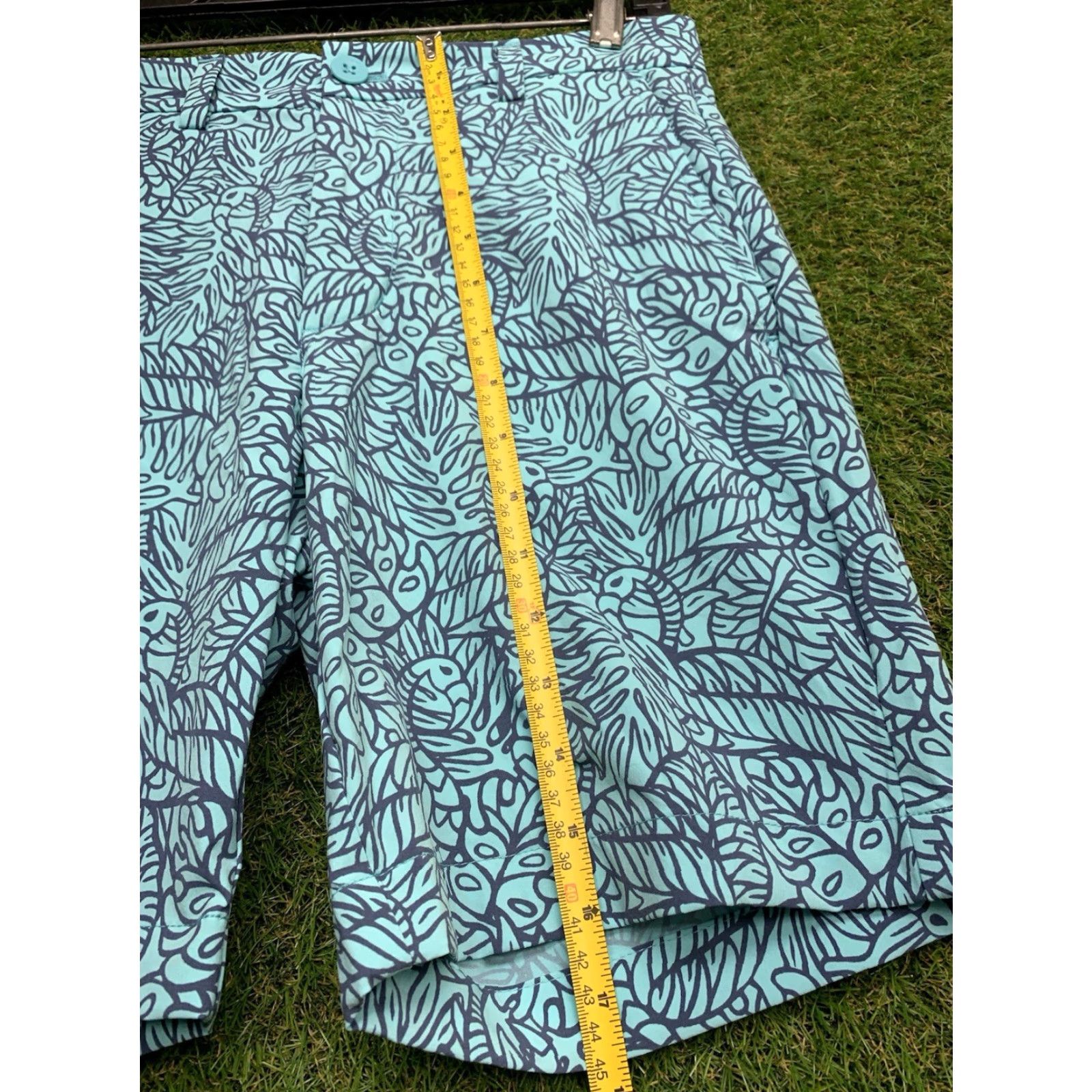 Vineyard Vines Vineyard Vines Mens 28 Blue Chino Performance Shorts Button Zipper Pockets Casual Summer Leaf AOP Camouflage Preppy Outdoor Mens Size US 28 / EU 44 - 6 Thumbnail