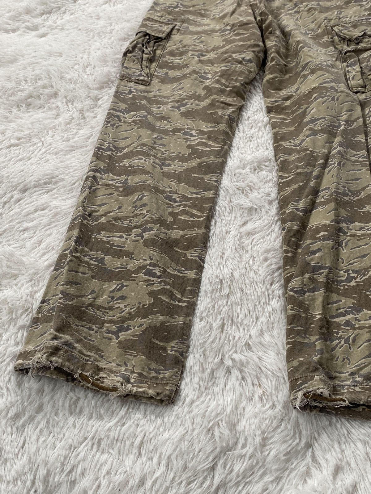 Uniqlo NICE🔥UNIQLO Tiger Stripe Camo Military Cargo pant Size US 32 / EU 48 - 16 Thumbnail