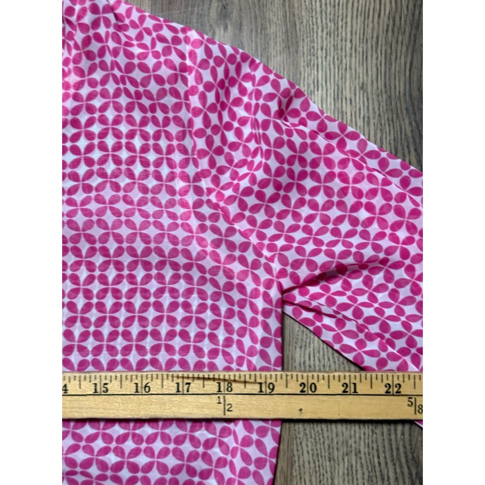 Gloverall a.n.a Blouse Women's Petite Small White Pink Allover Print V-neck Size S / US 4 / IT 40 - 6 Thumbnail