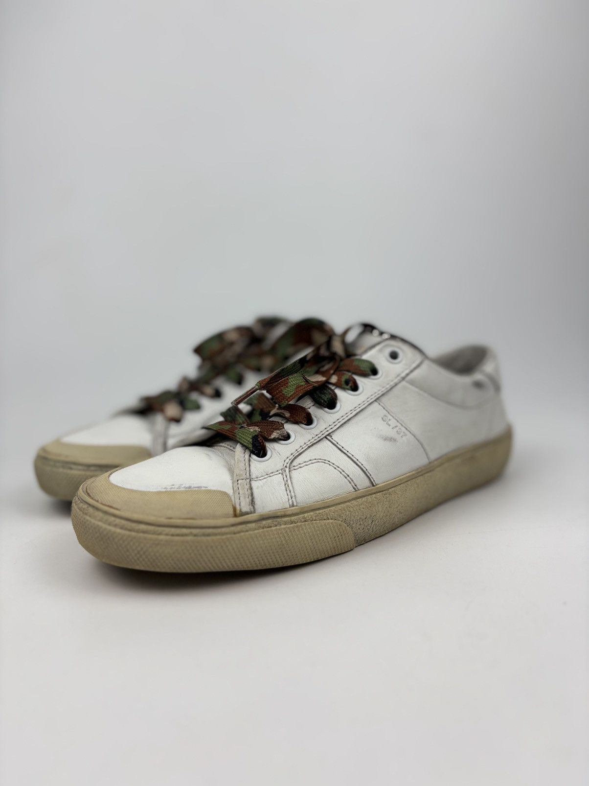 Saint Laurent Paris Saint Laurent Surf Studded Sneakers Size US 9 / IT 39 - 3 Thumbnail