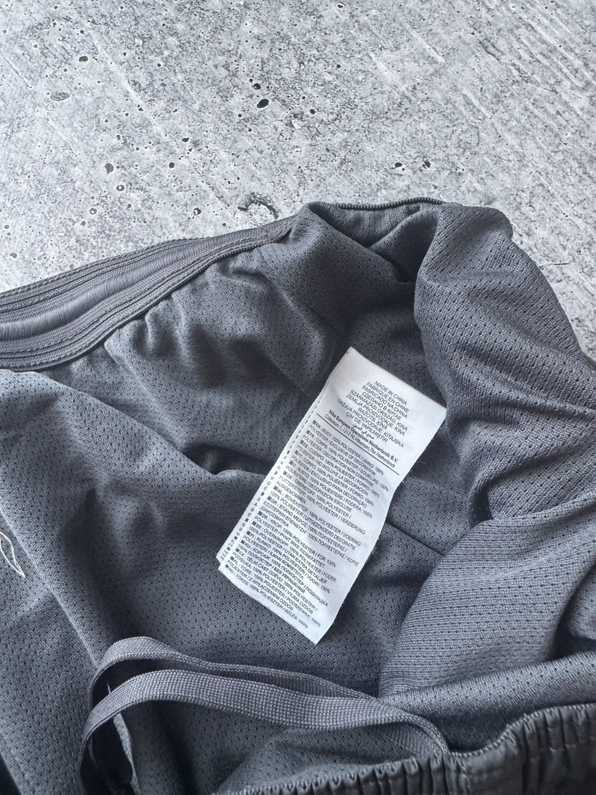 Nike Vintage Y2k Nike Manchester United Nylon Track Pants Drill Size US 36 / EU 52 - 11 Thumbnail