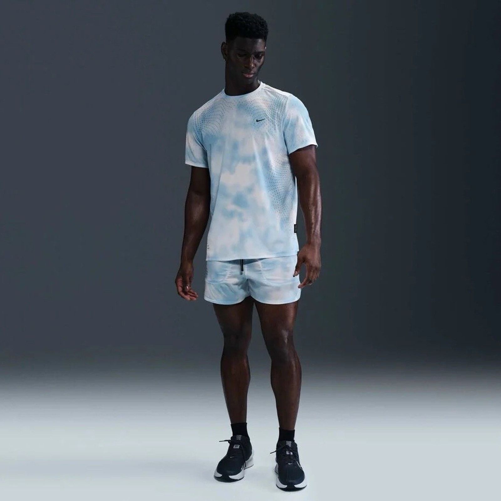Nike Nike Running Division Breathe Running Top Large Blue Size US L / EU 52-54 / 3 - 3 Thumbnail