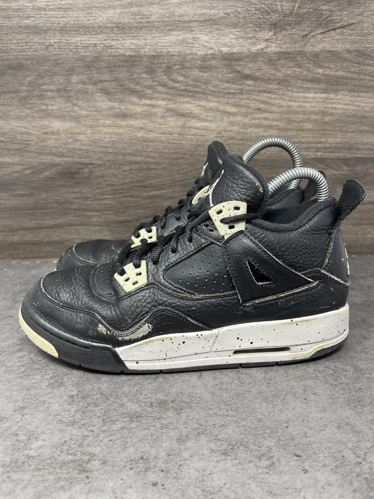 Jordan Brand Air Jordan 4 Oreo Kids Size 5.5 GS Black White Sneakers Size US 5.5 / EU 38 - 1 Thumbnail