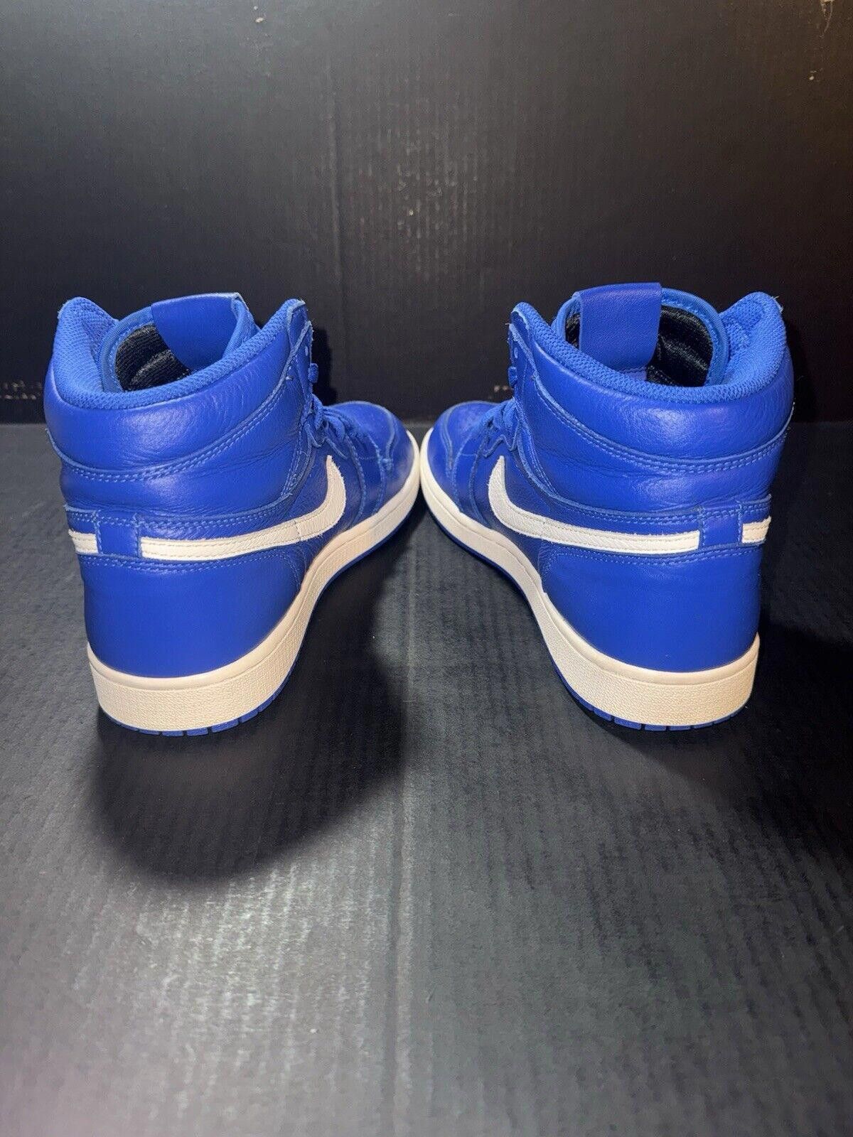 Jordan Brand Nike Air Jordan 1 Retro High OG Hyper Royal 555088-401 Sz 9 Size US 9 / EU 42 - 6 Thumbnail