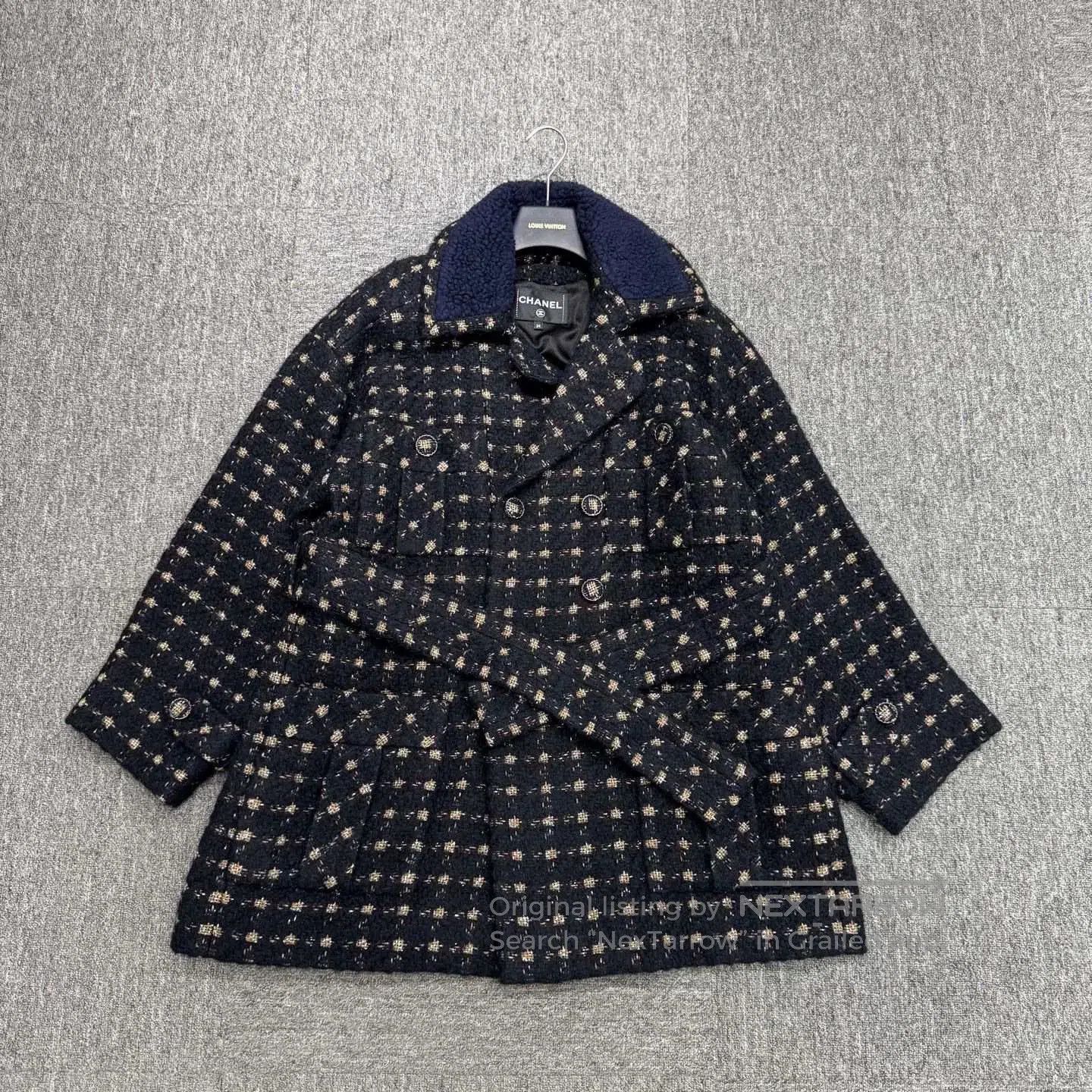 Chanel Chanel Black Gold Plaid Wool Coat. Size M / US 6-8 / IT 42-44 - 1 Thumbnail